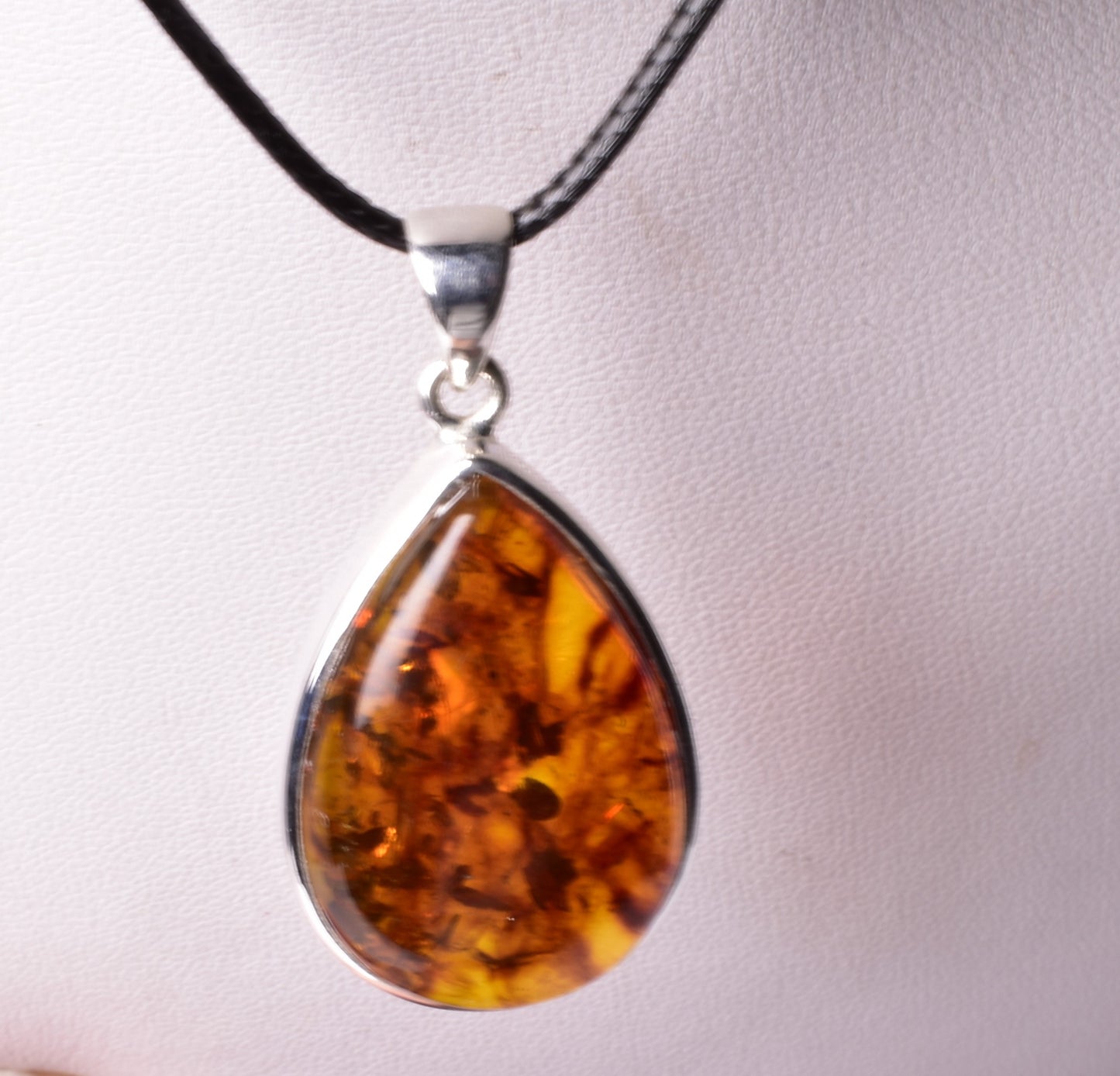 AMBER PENDANT set in STERLING SILVER J106