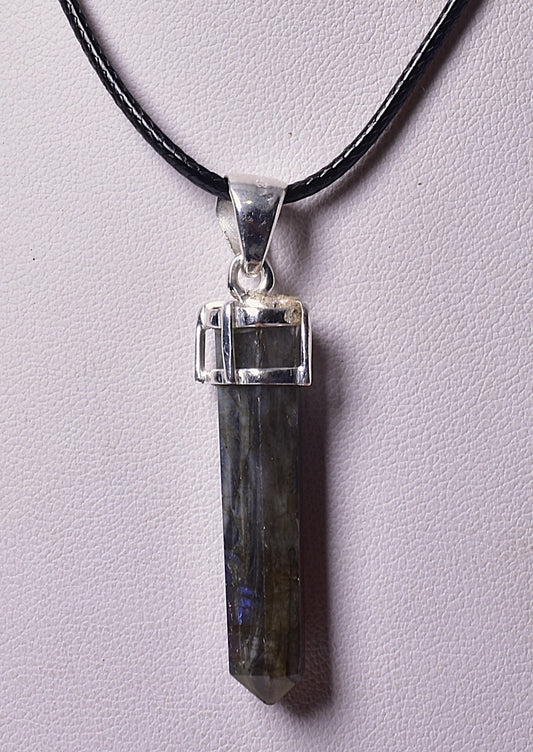 LABRADORITE POINT PENDANT set in STERLING SILVER J158