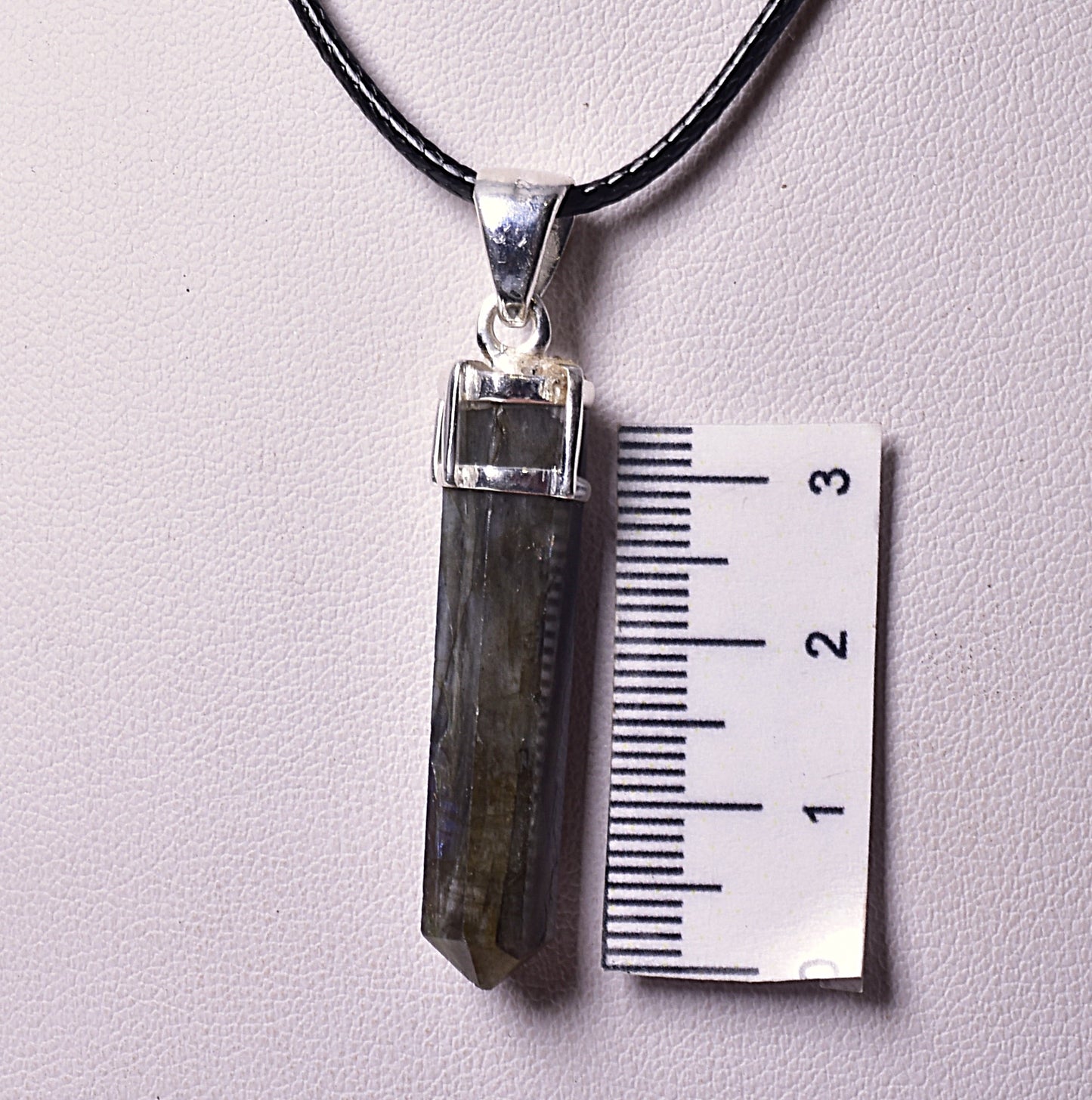 LABRADORITE POINT PENDANT set in STERLING SILVER J158