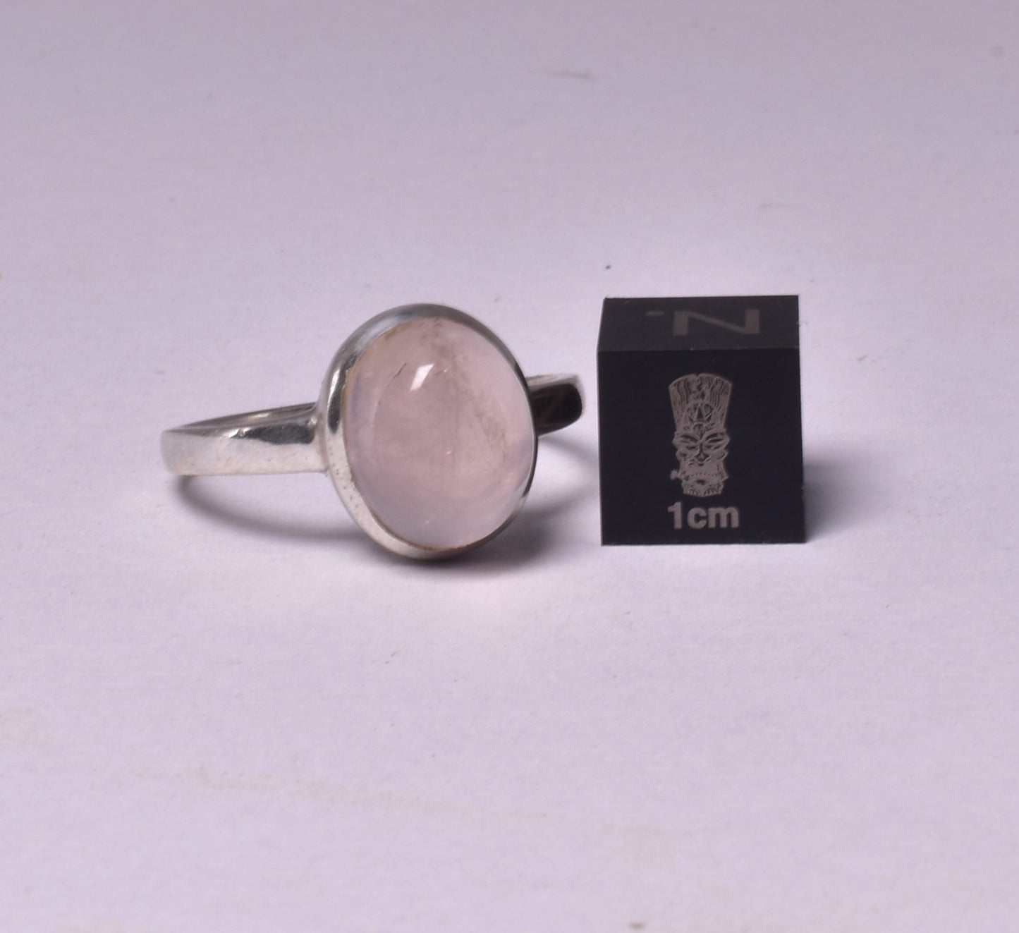 ROSE QUARTZ RING set in STERLING SILVER, SIZE S/9.5 J197
