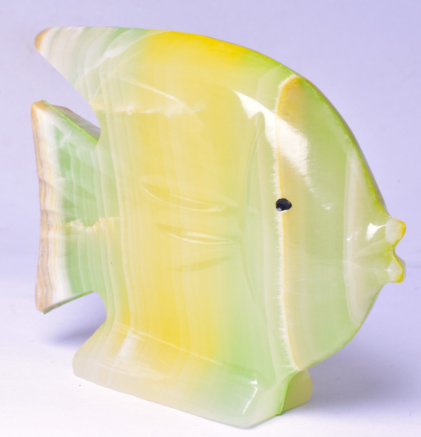 DYED ONYX FISH CARVING P823