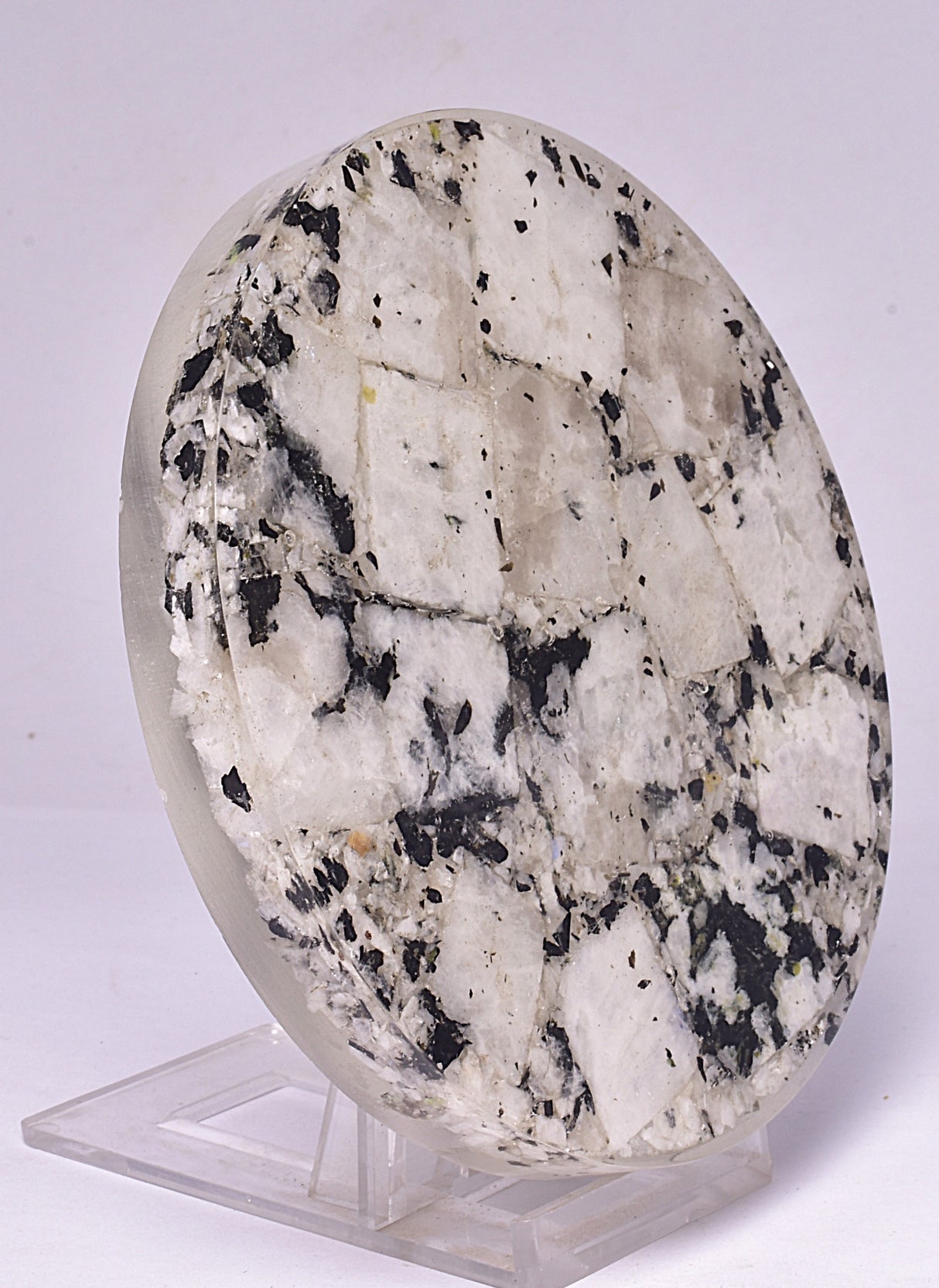 MOONSTONE COASTER IN RESIN P817