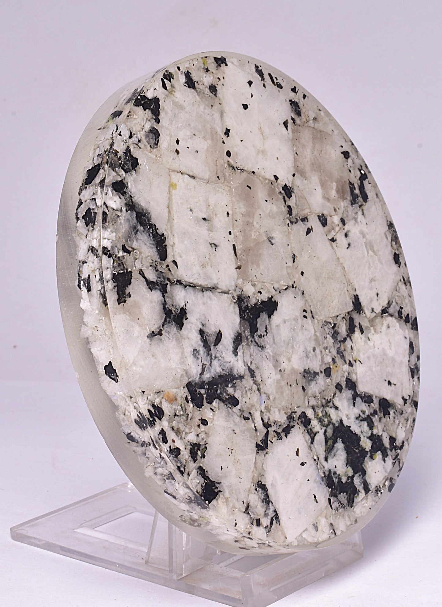 MOONSTONE COASTER IN RESIN P817