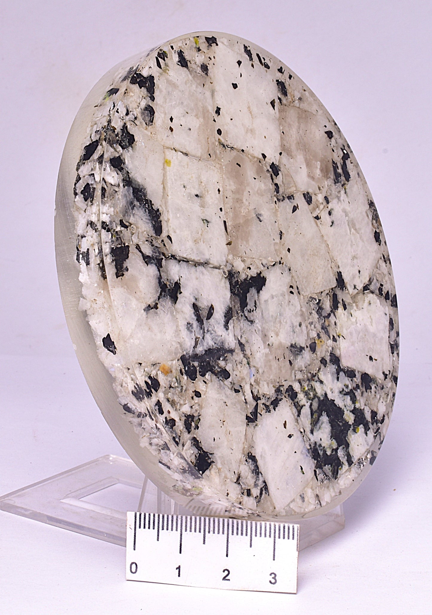 MOONSTONE COASTER IN RESIN P817