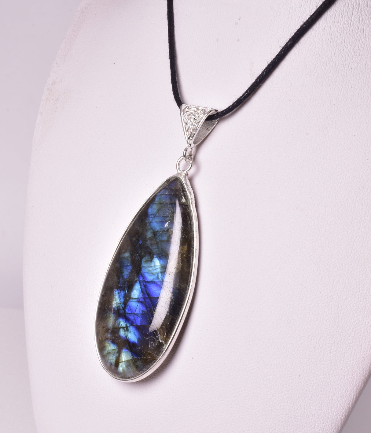 LABRADORITE PENDANT set in STERLING SILVER J48