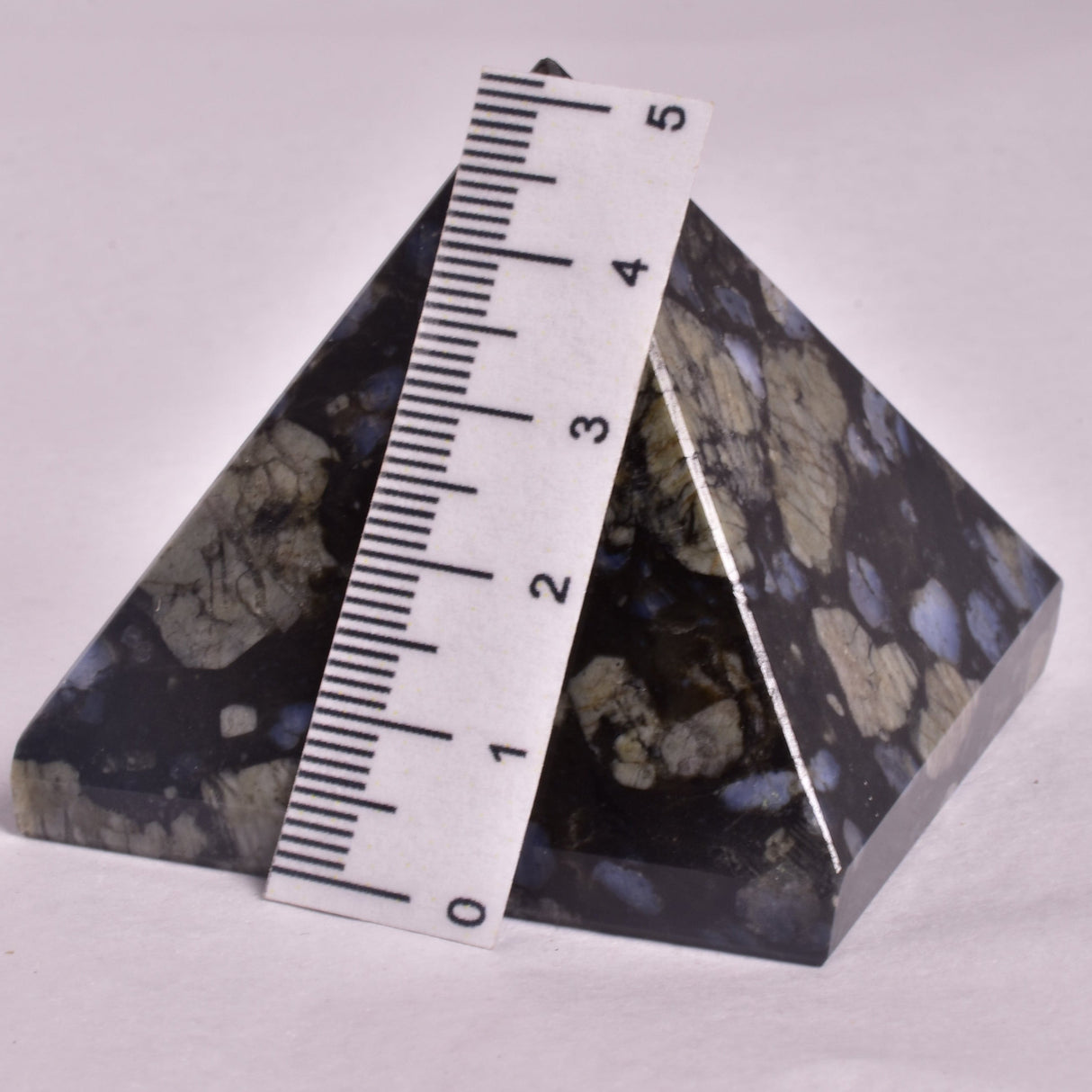 QUE SERA CRYSTAL PYRAMID P938