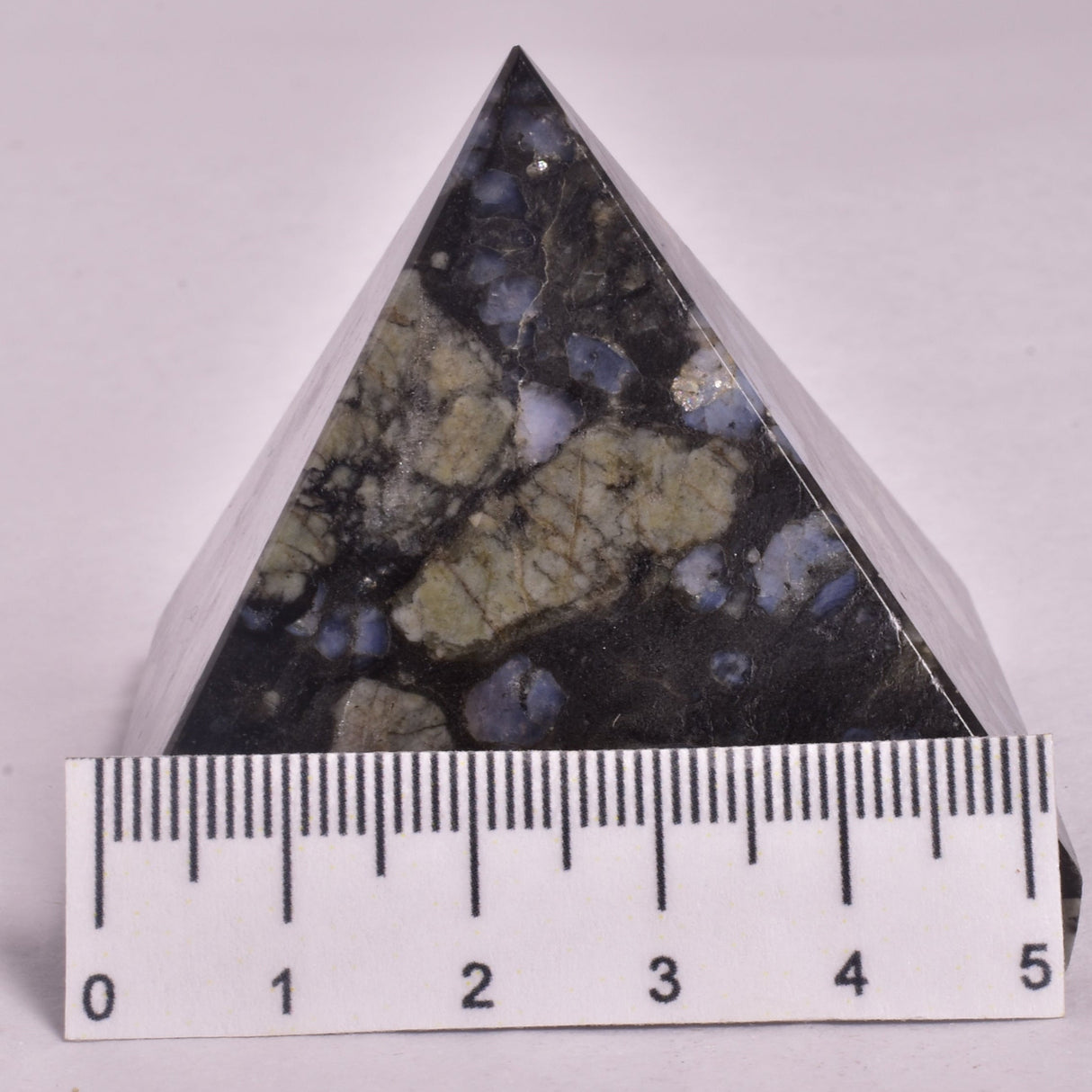 QUE SERA CRYSTAL PYRAMID P938