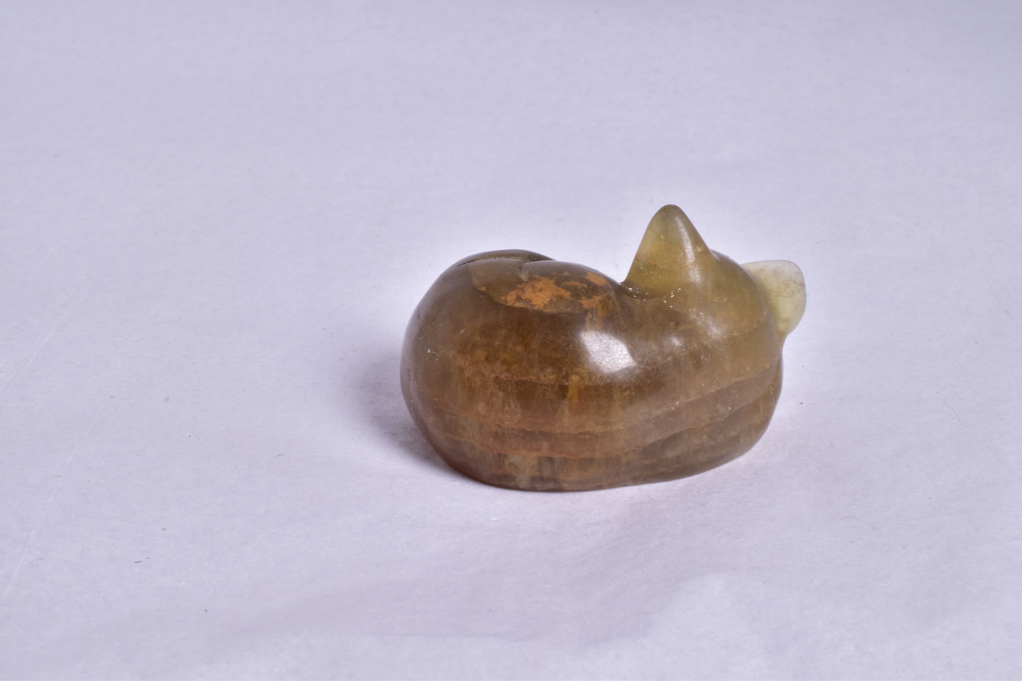 FLUORITE SLEEPING CAT CARVING P326