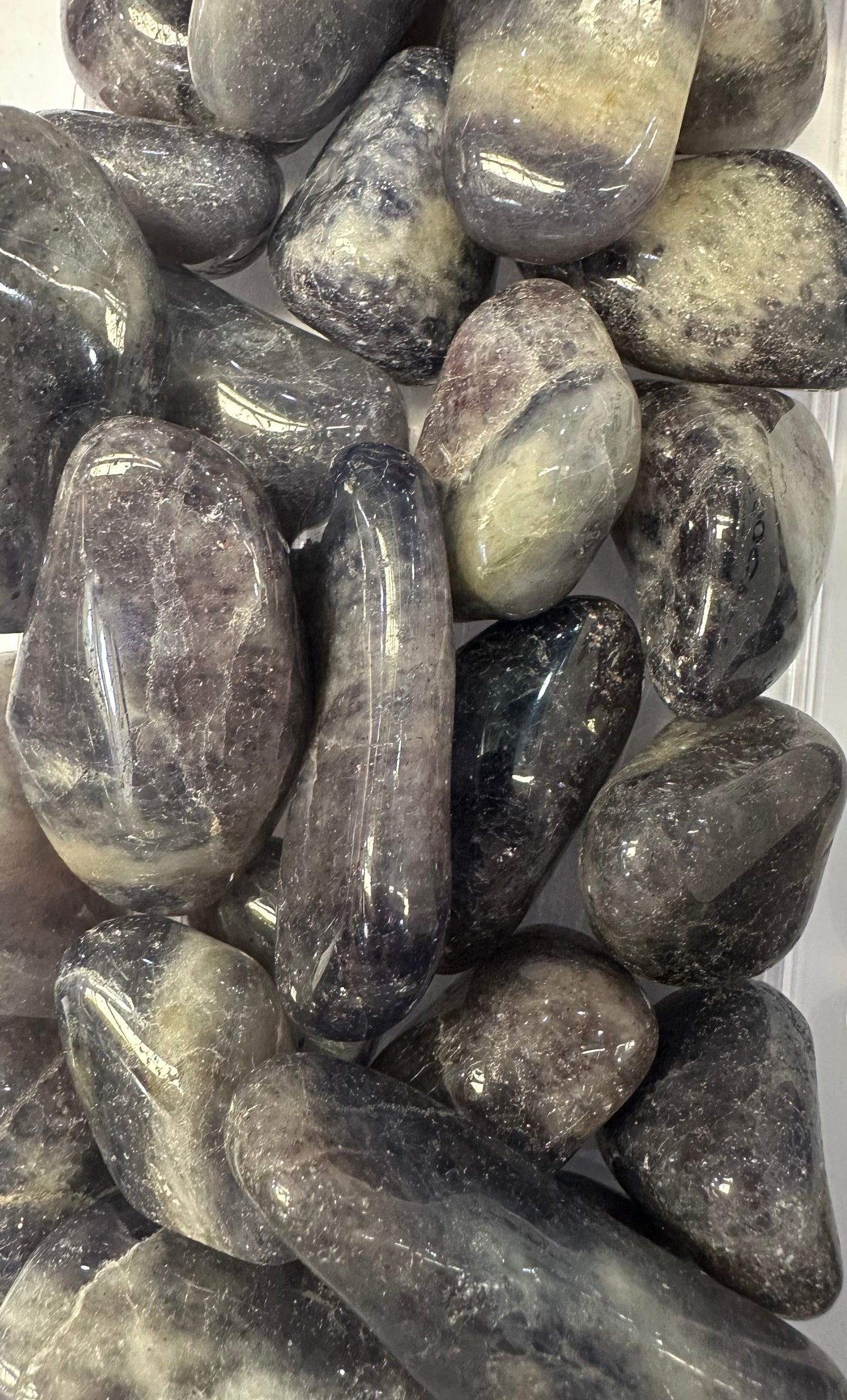 IOLITE POLISHED TUMBLE T42