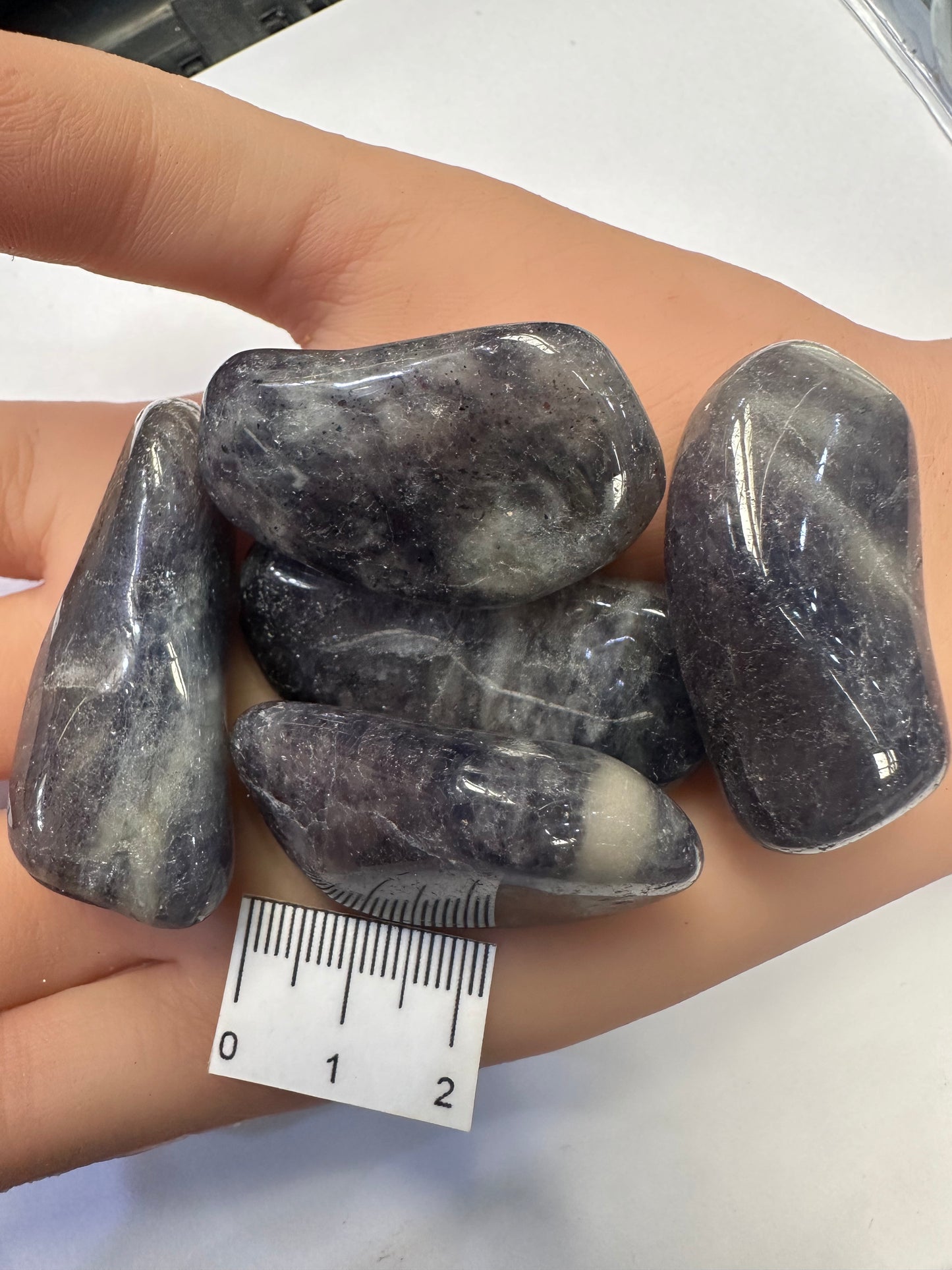 IOLITE POLISHED TUMBLE T42