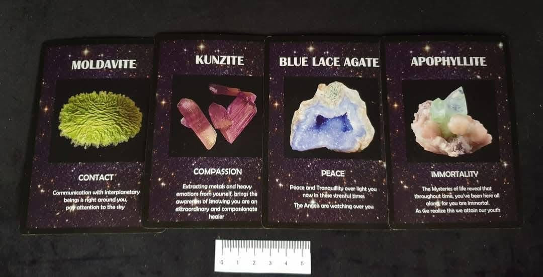 CRYSTAL WORLD OWN ORACLE CARDS B1