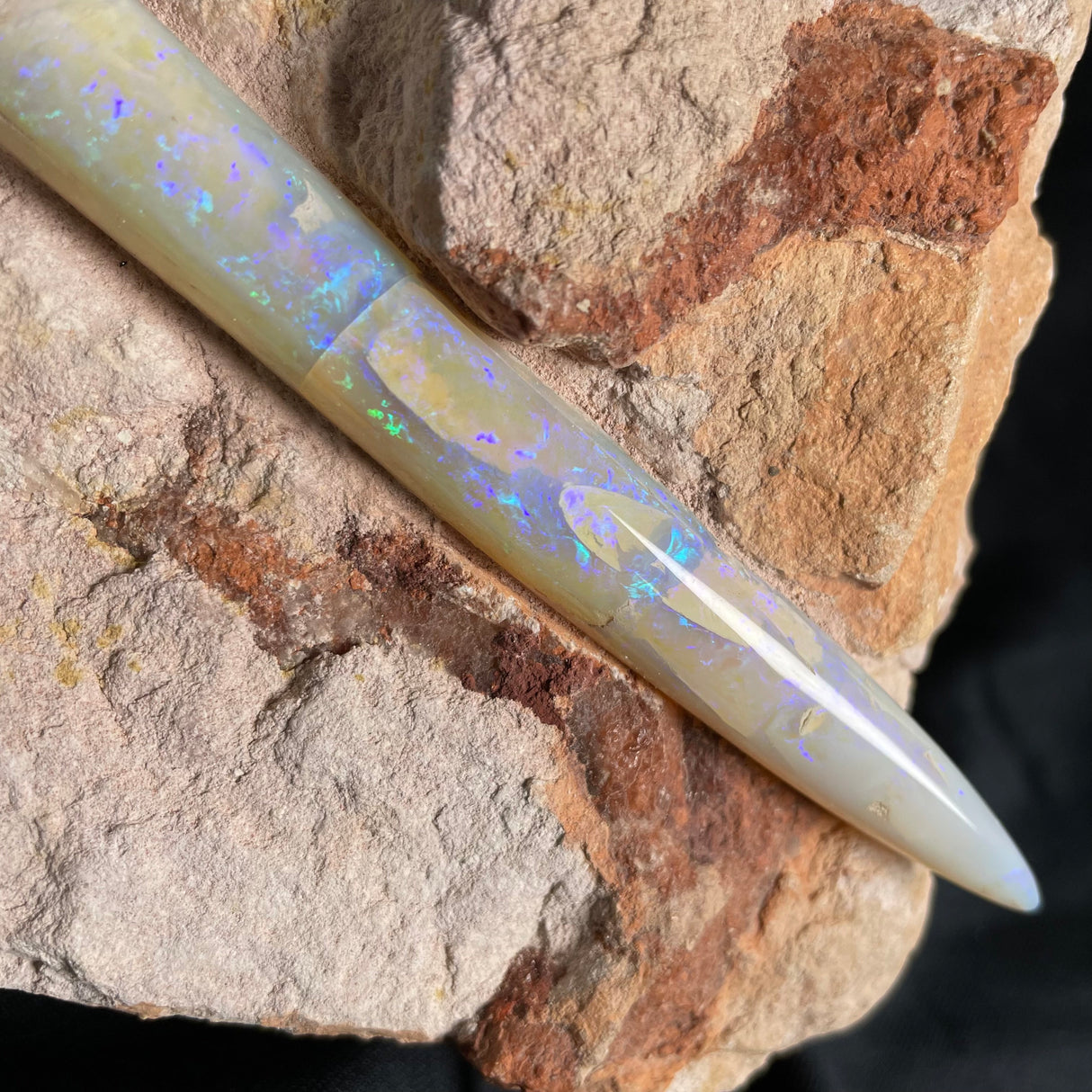 OPAL BELEMNITE FOSSIL IN MATRIX, Lower Cretaceous, Australia GOB008