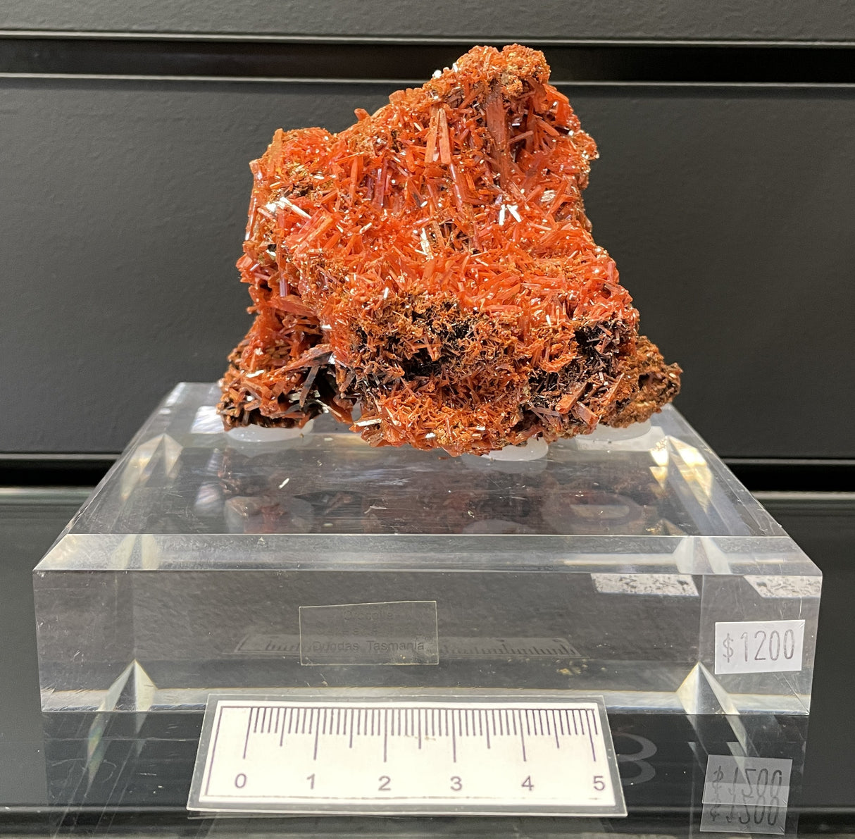 CROCOITE, Tasmania, Australia ICR046