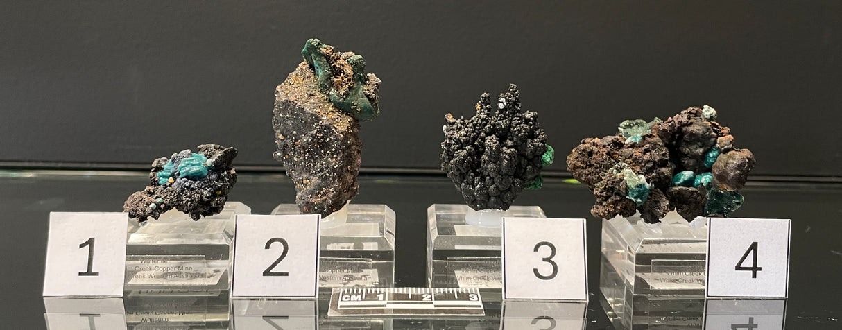 WULFENITE ON MALACHITE PSEUDOMORPH, Western Australia IWU001-4