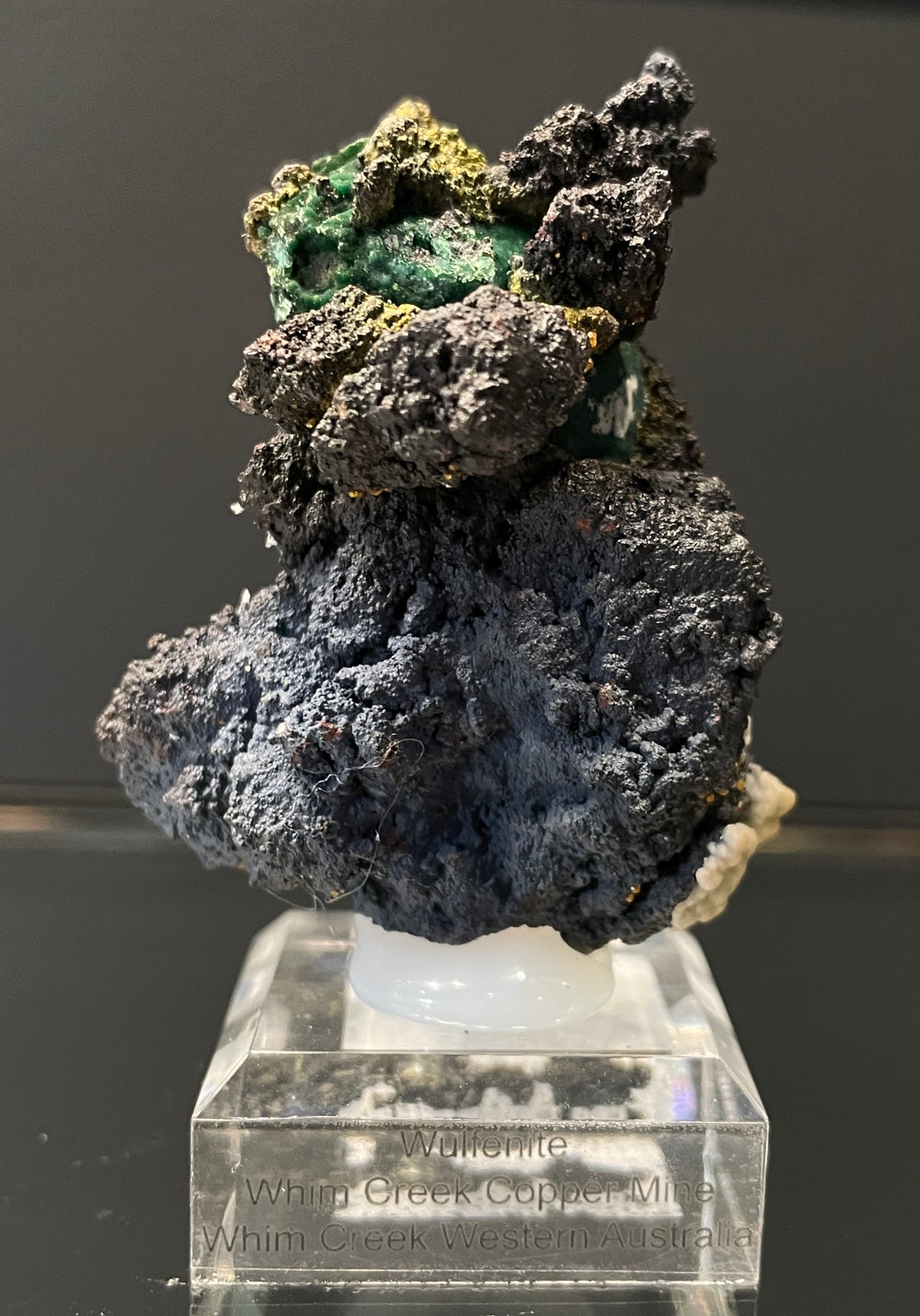 WULFENITE ON MALACHITE PSEUDOMORPH, Western Australia IWU015