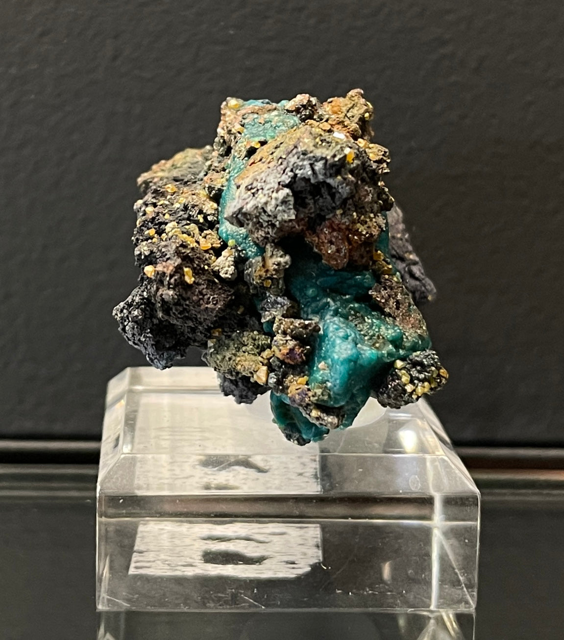 WULFENITE ON MALACHITE PSEUDOMORPH, Western Australia IWU017