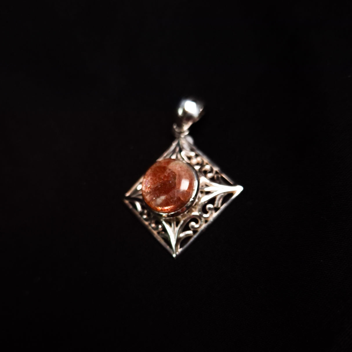 SUNSTONE PENDANT set in STERLING SILVER 3SSSUN