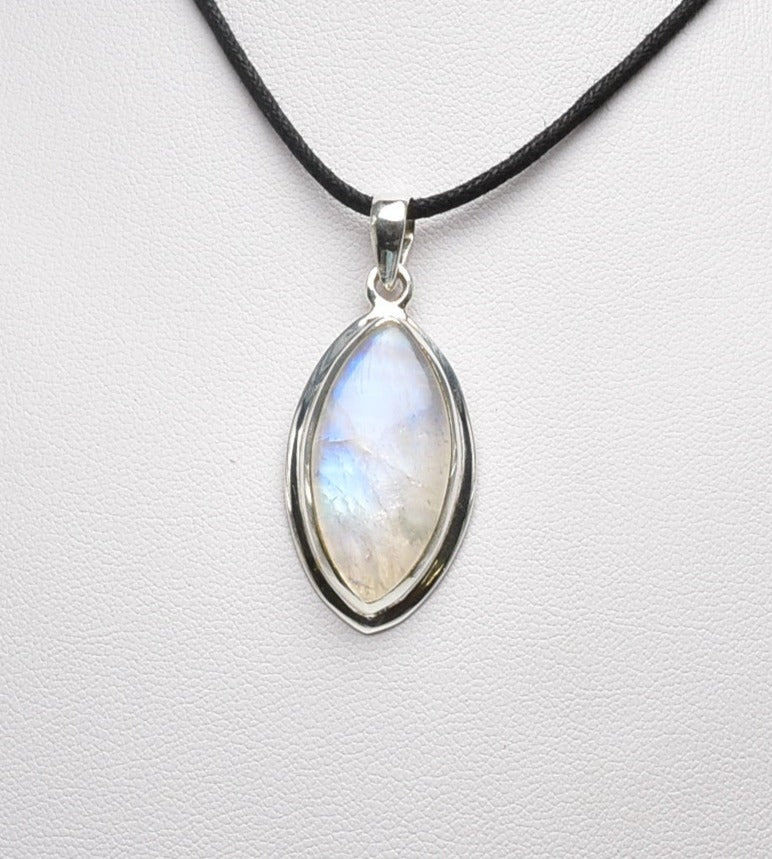 MOONSTONE CRYSTAL PENDANT J48