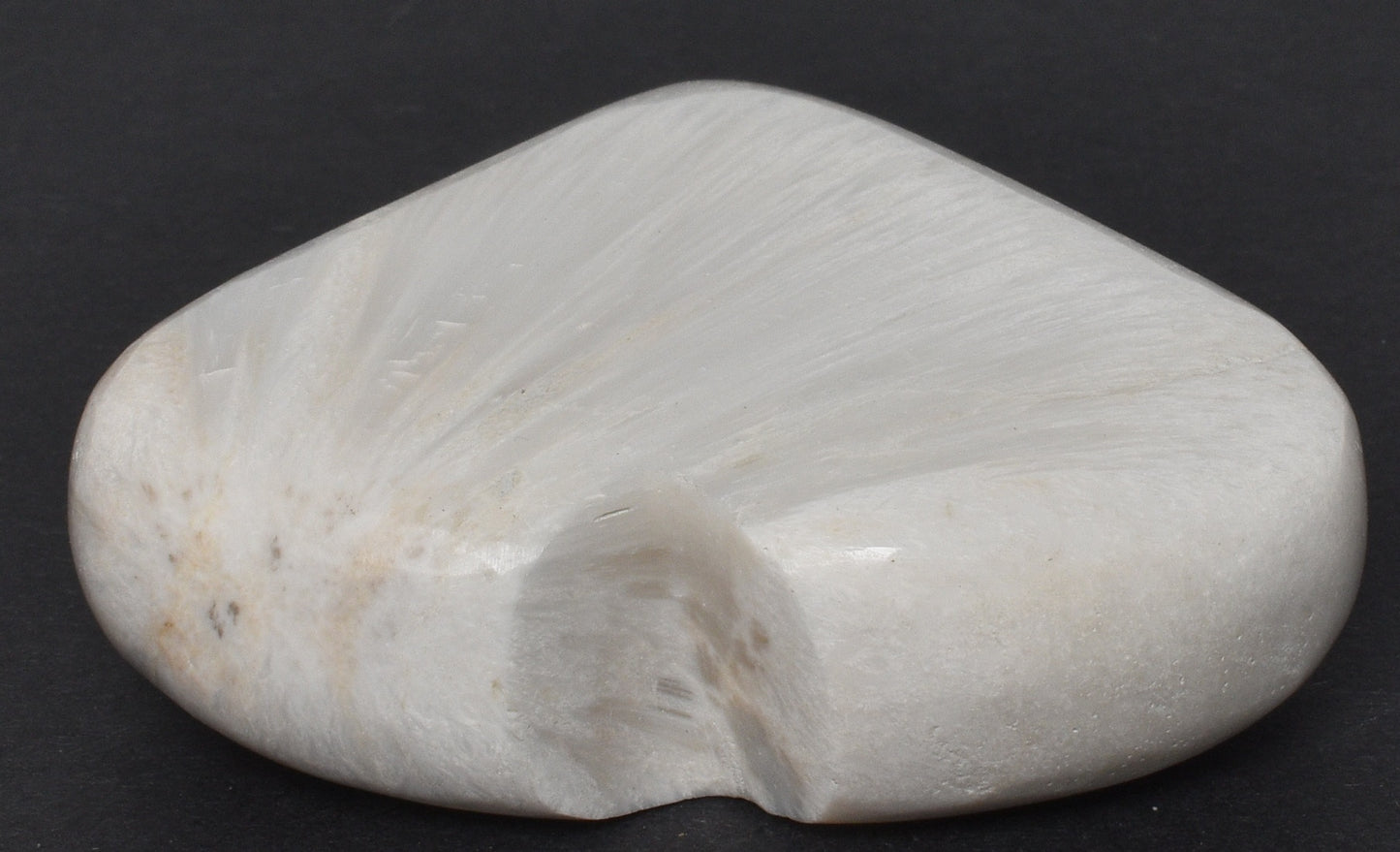 SCOLECITE CARVED HEART P671