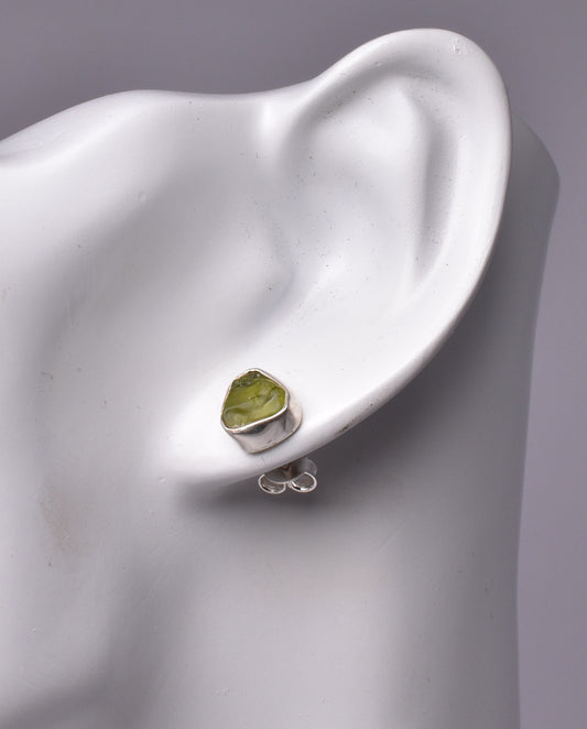 PERIDOT STUD EARINGS set in STERLING SILVER J219
