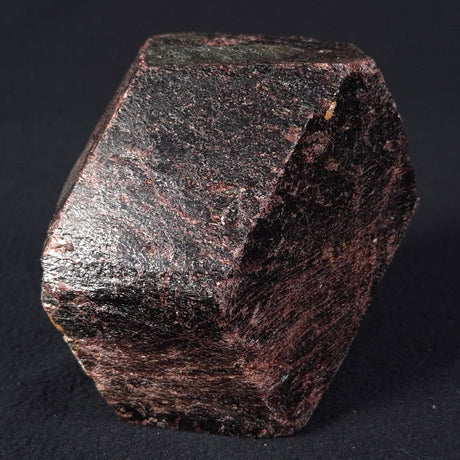 Australia’s Bold Red Crystals: Almandine Garnets from Broken Hill