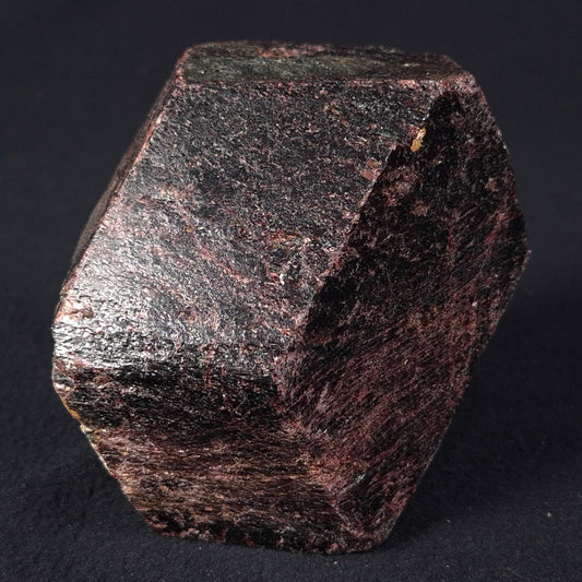 Australia’s Bold Red Crystals: Almandine Garnets from Broken Hill
