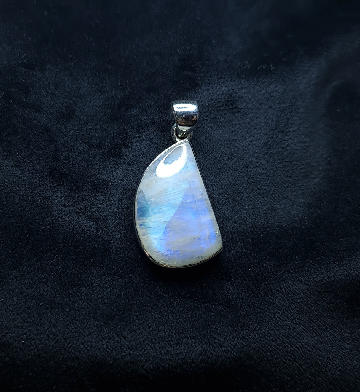 RAINBOW MOONSTONE PENDANT set in STERLING SILVER 3SSRMP2