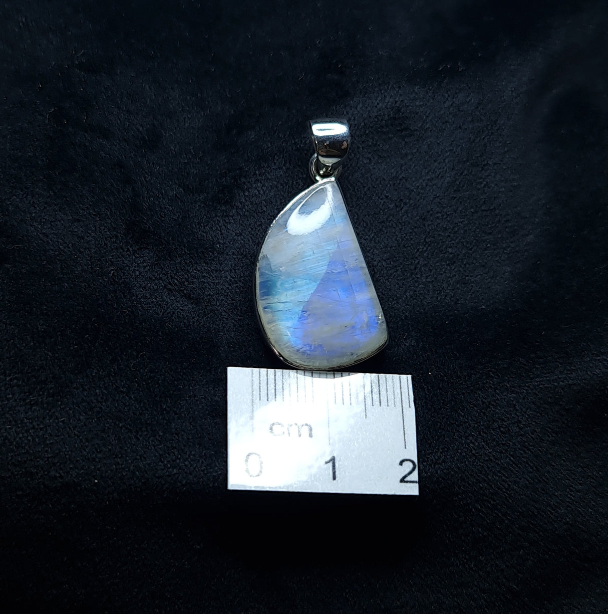 RAINBOW MOONSTONE PENDANT set in STERLING SILVER 3SSRMP2