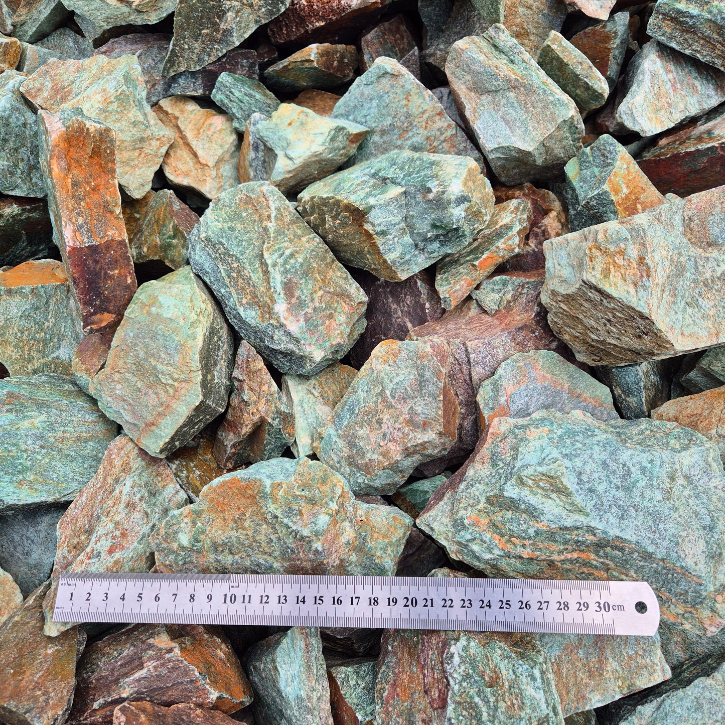 FUCHSITE Rough by Weight, India ZRR004