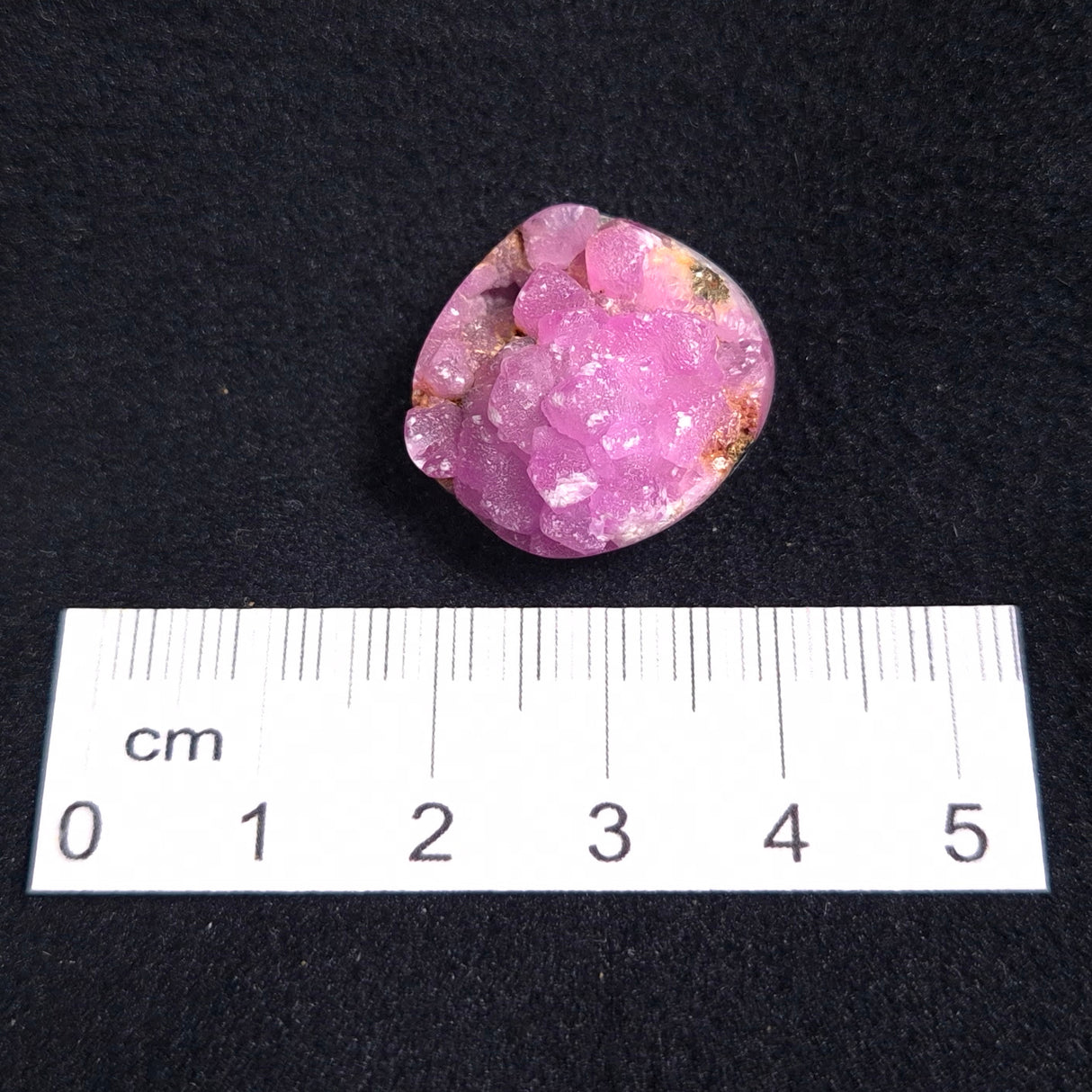 KAMMERERITE CABOCHON, Morocco XKR005