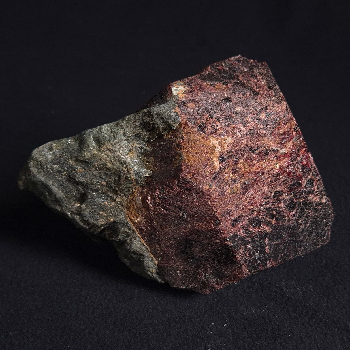 LARGE ALMANDINE GARNET ON CHLORITE SCHIST, Australia XGC006