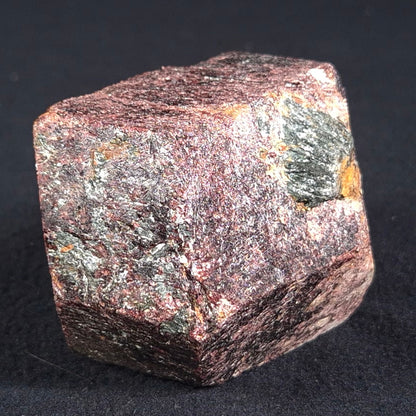 LARGE ALMANDINE GARNET ON CHLORITE SCHIST, Australia XGC009