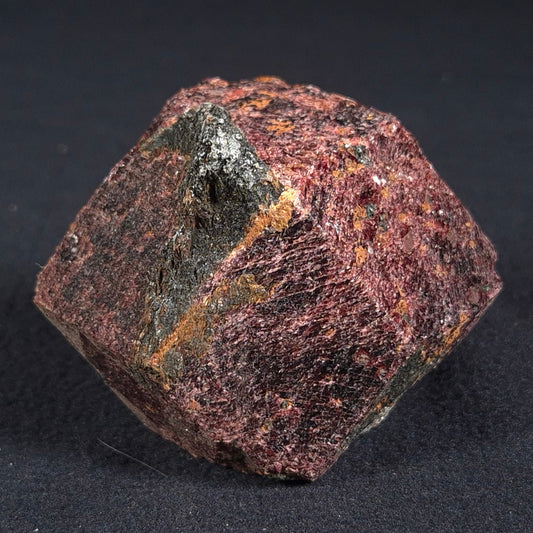 LARGE ALMANDINE GARNET ON CHLORITE SCHIST, Australia XGC011