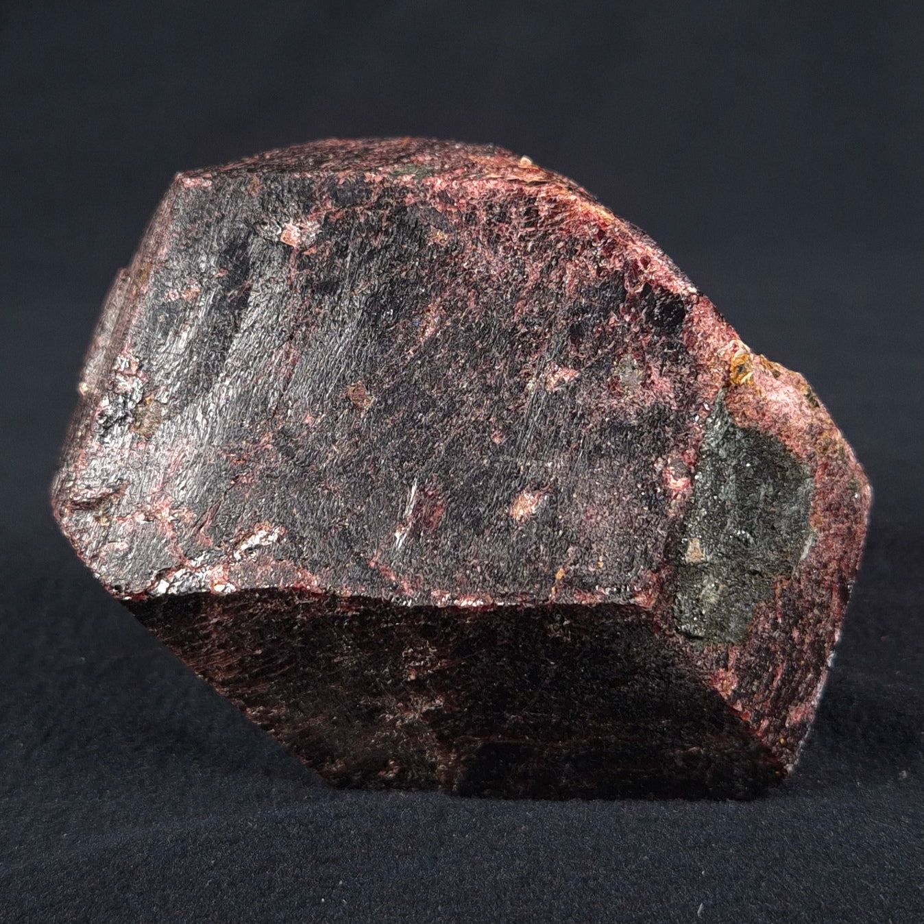 LARGE ALMANDINE GARNET, Australia XGC015