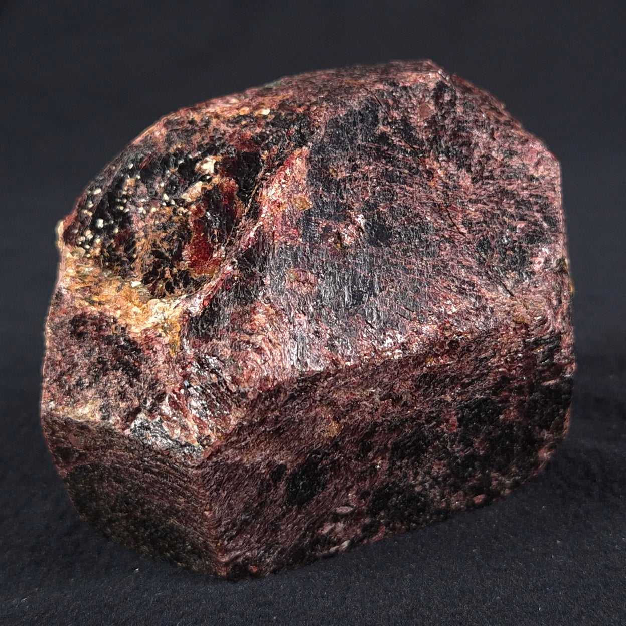LARGE ALMANDINE GARNET, Australia XGC015