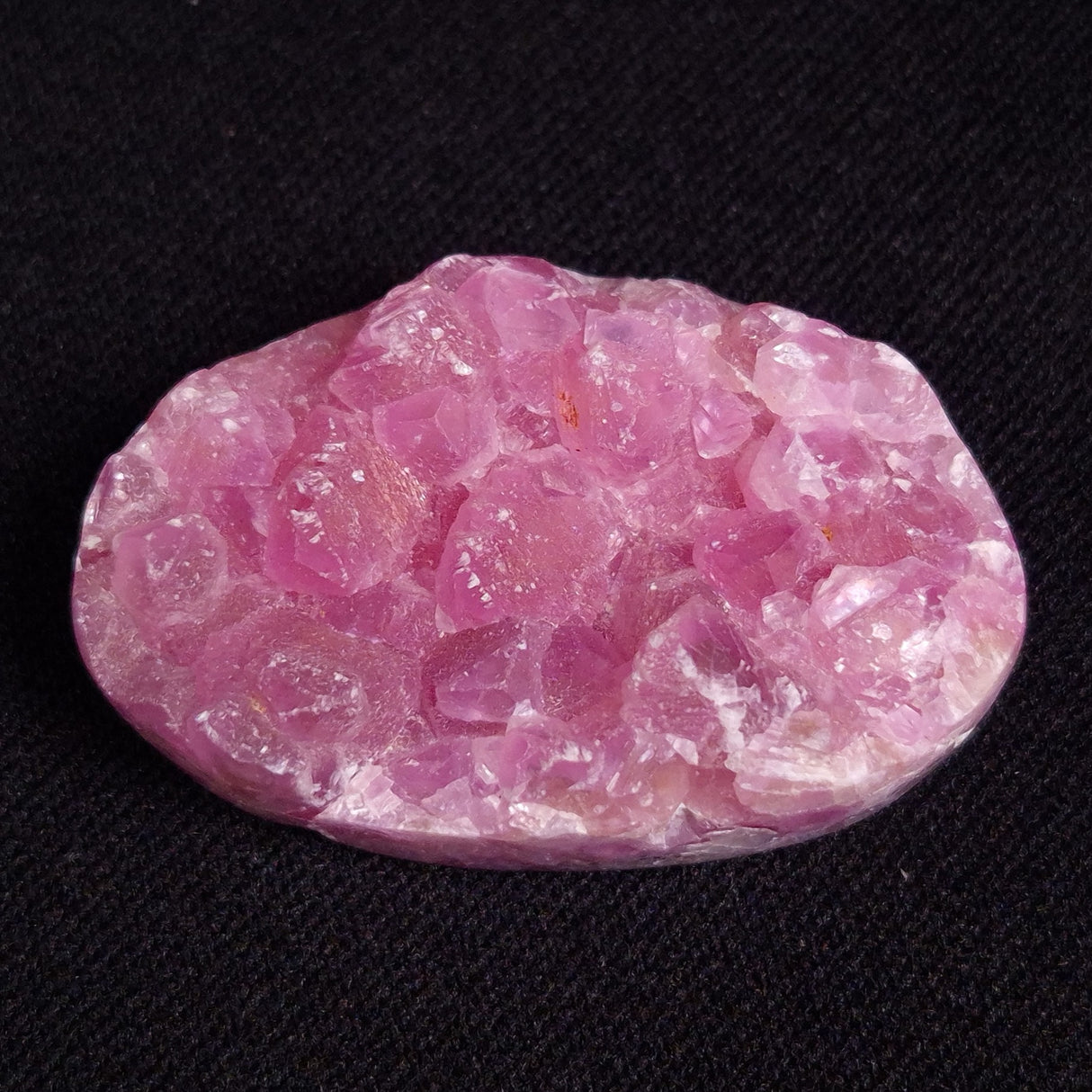 KAMMERERITE CABOCHON, Morocco XKR014