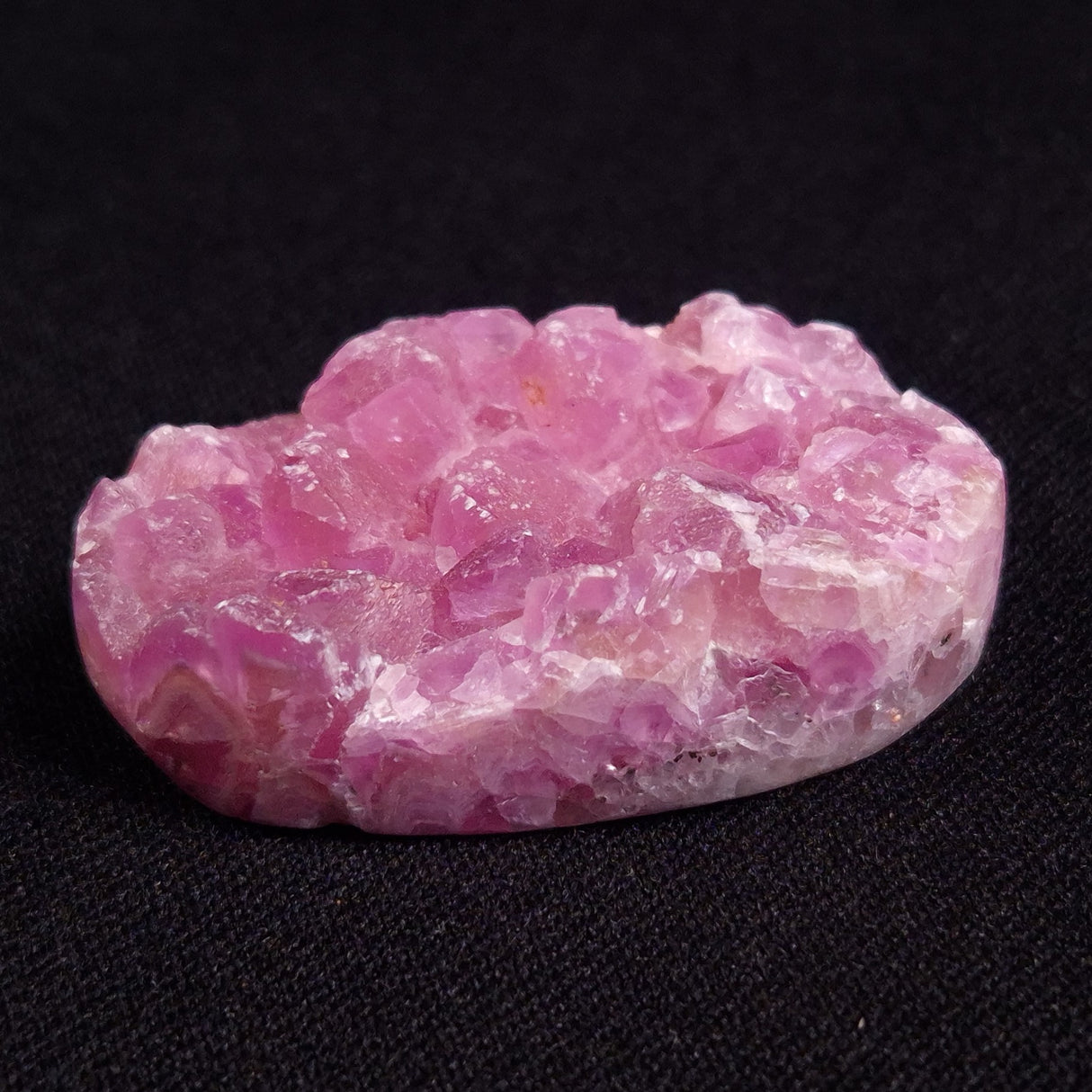 KAMMERERITE CABOCHON, Morocco XKR014