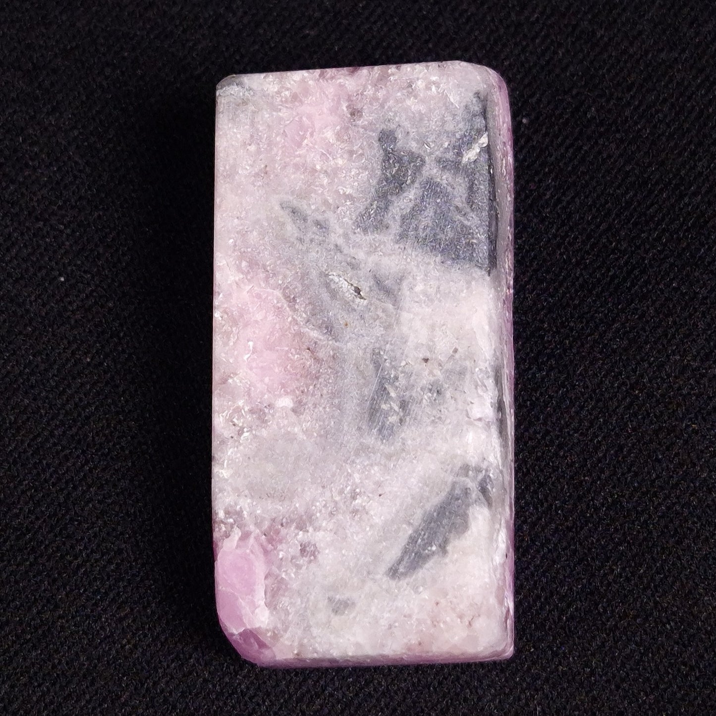 KAMMERERITE CABOCHON, Morocco XKR017