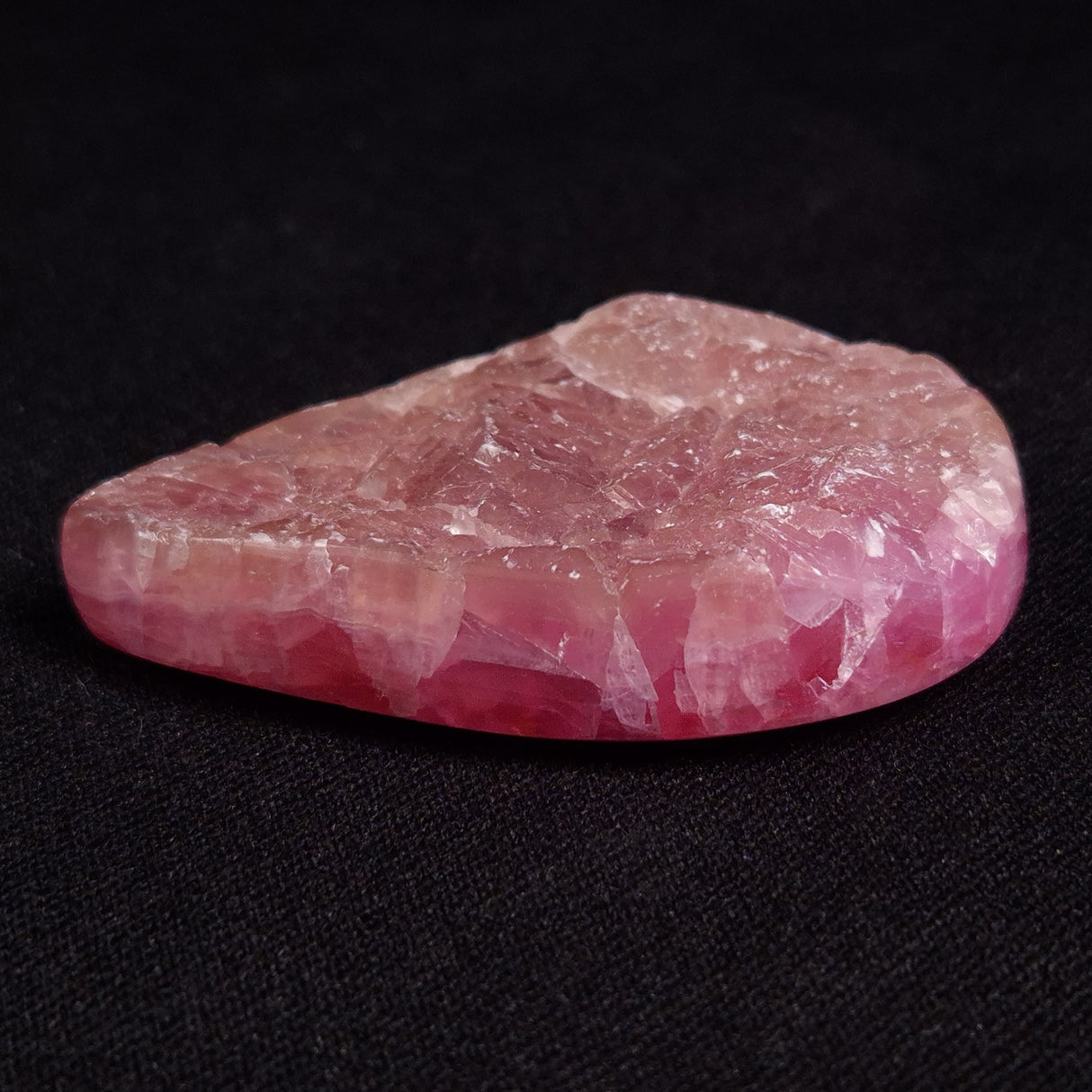 KAMMERERITE CABOCHON, Morocco XKR020