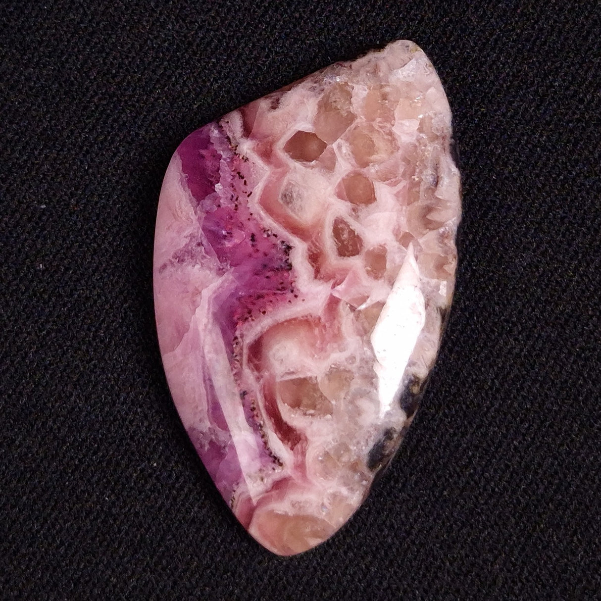 KAMMERERITE CABOCHON, Morocco XKR025