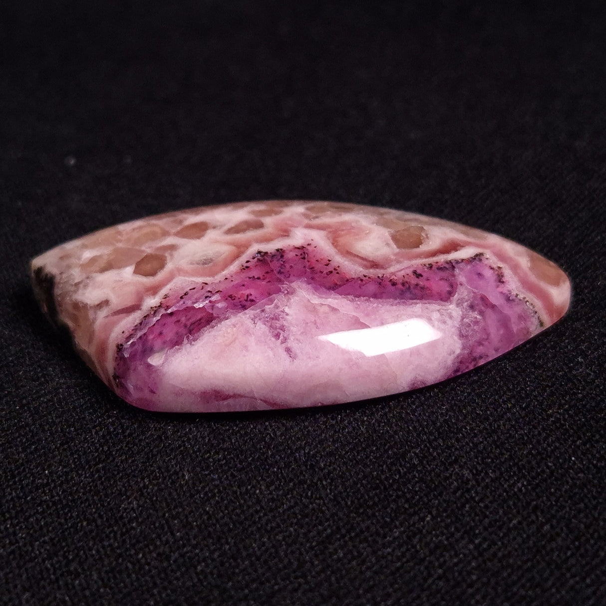 KAMMERERITE CABOCHON, Morocco XKR025