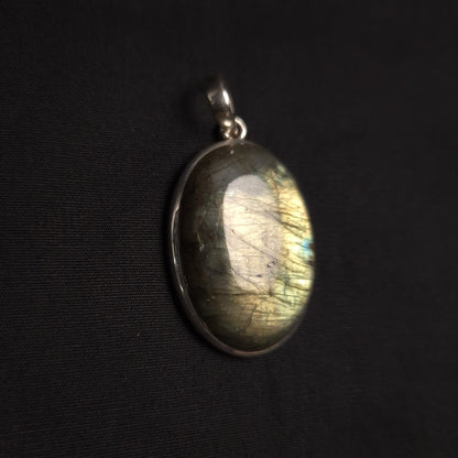 LABRADORITE PENDANT set in STERLING SILVER 3SSLPD2