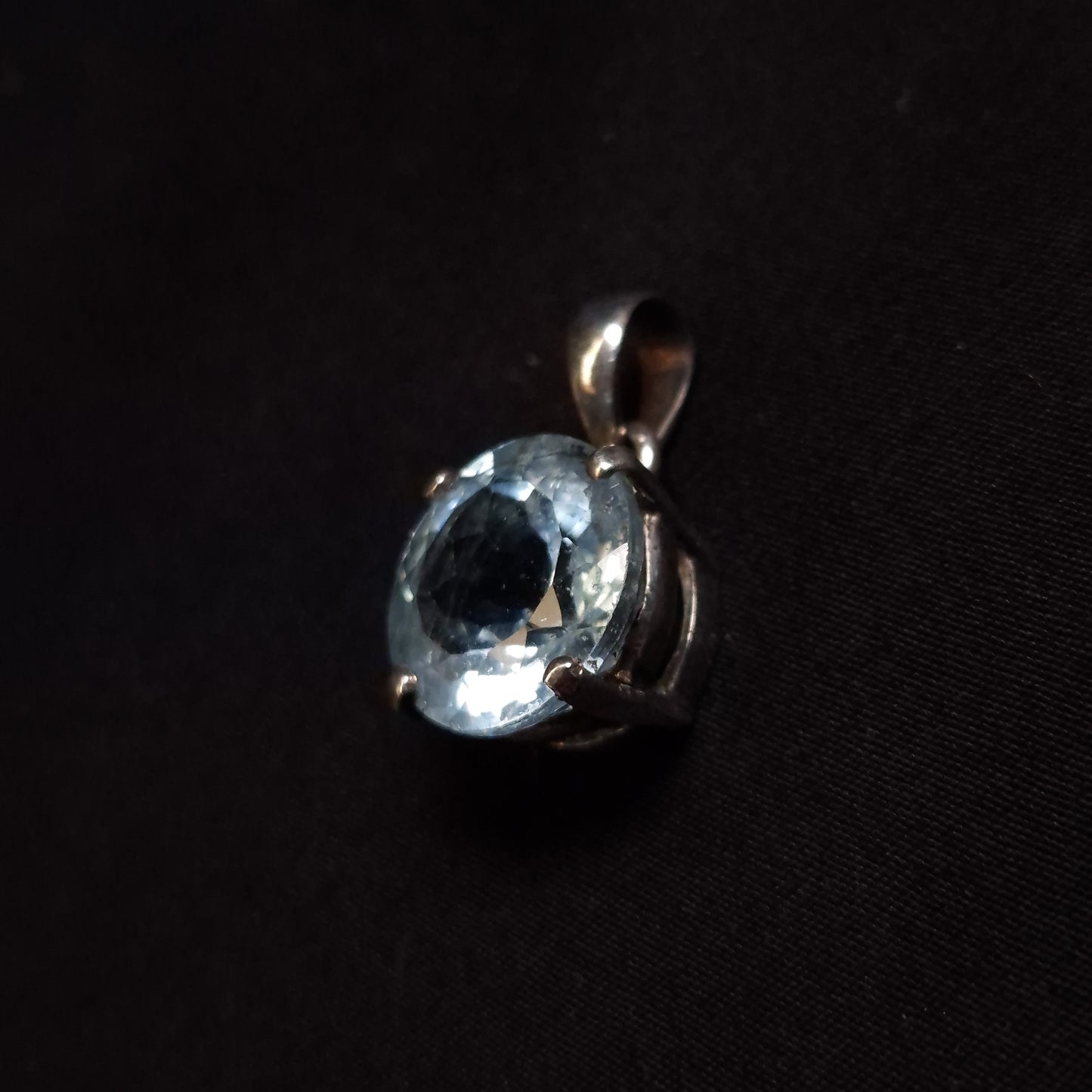 BLUE TOPAZ PENDANT set in STERLING SILVER 3SSBTP1