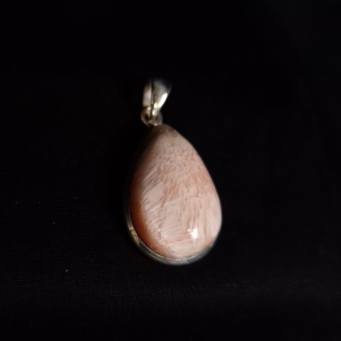 SCOLECITE PENDANT set in STERLING SILVER 3SSSCOP2
