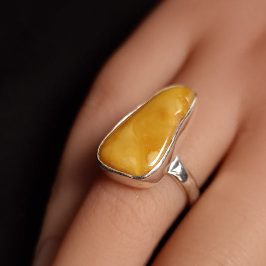 BUTTERSCOTCH AMBER RING set in STERLING SILVER 3SSBAR1
