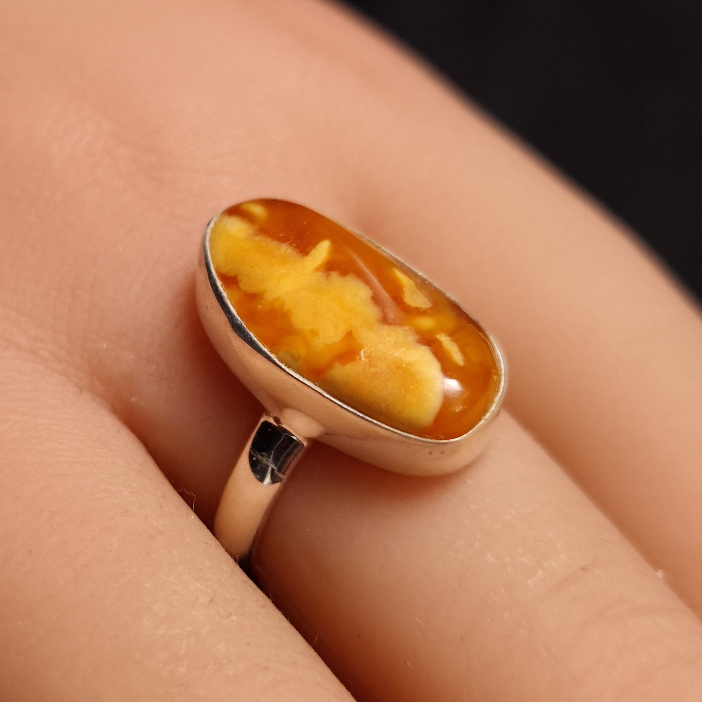 BUTTERSCOTCH AMBER RING set in STERLING SILVER 3SSBAR2