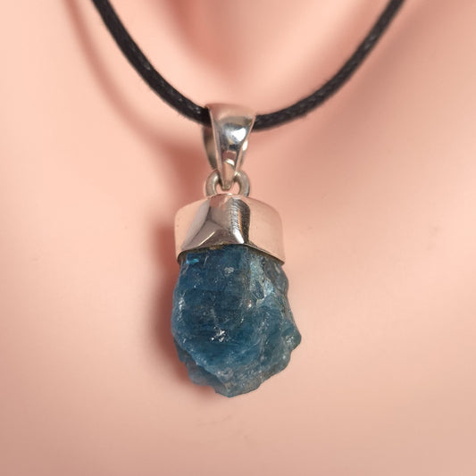 BLUE APATITE PENDANT set in STERLING SILVER 3SSBAP1