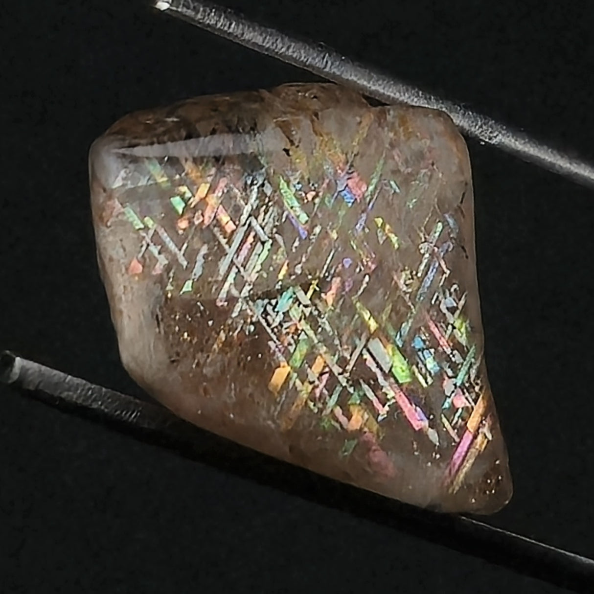 RAINBOW LATTICE SUNSTONE, Australia XLF001