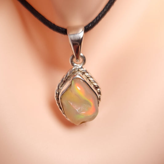 ETHIOPIAN OPAL PENDANT set in STERLING SILVER 3SSEOP3
