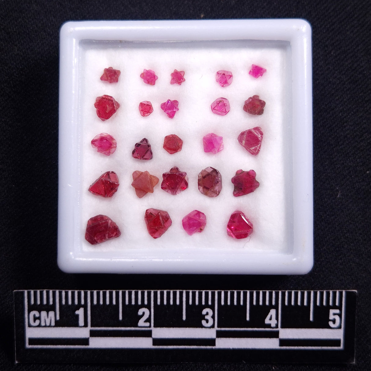 SPINEL TWIN CRYSTALS, 24 Pieces, Myanmar YSC099